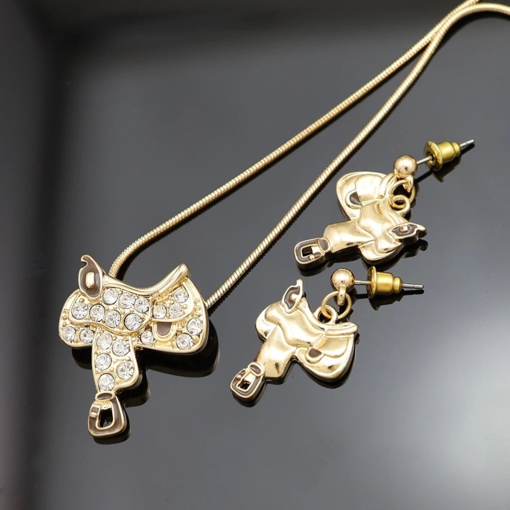 Gold saddle necklace earring set